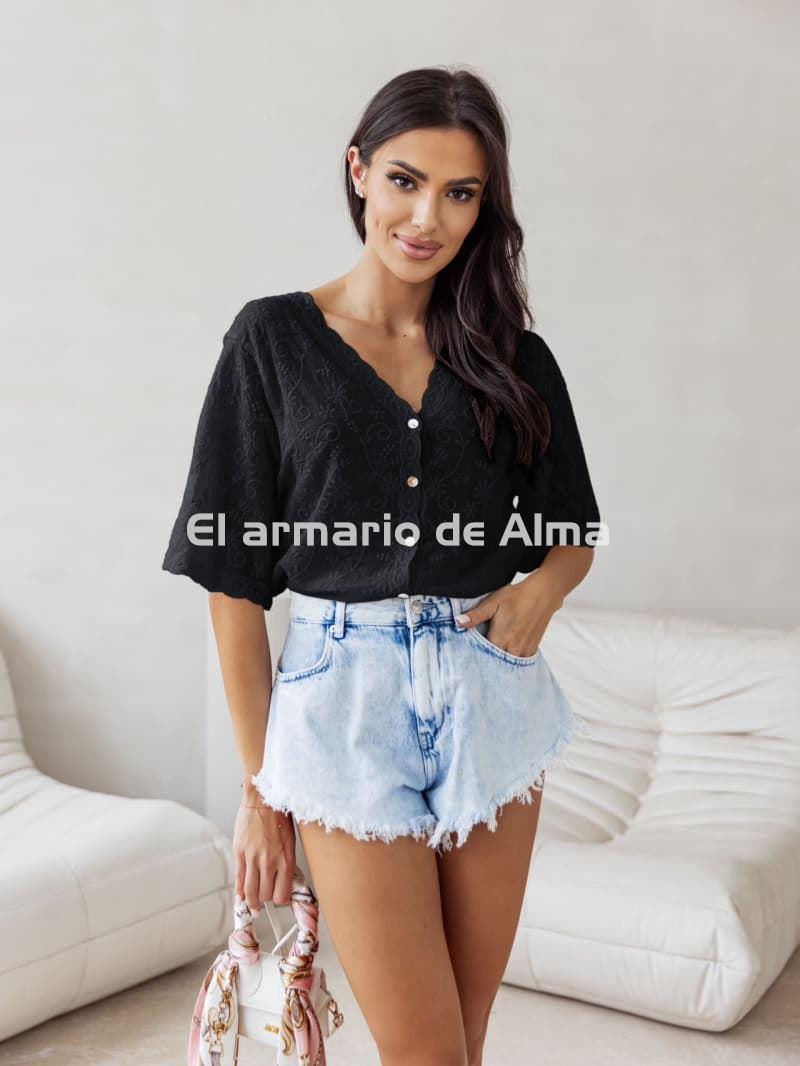 Blusa con cuello pico y bordado de flores - Imagen 1